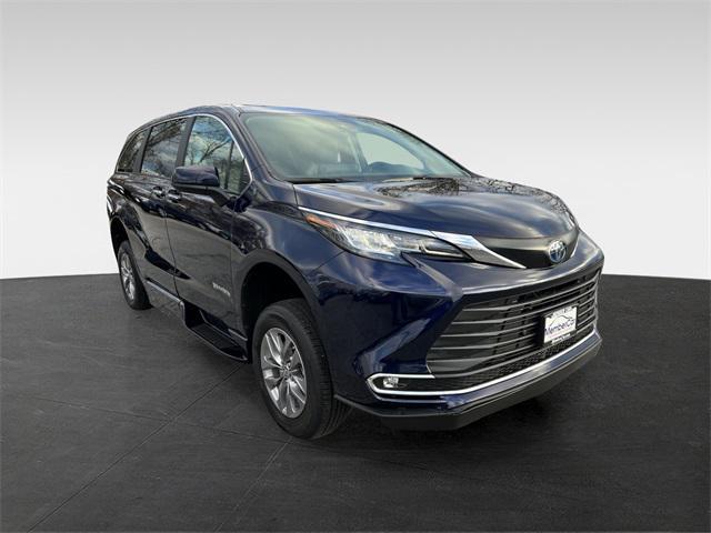 used 2022 Toyota Sienna car, priced at $62,981