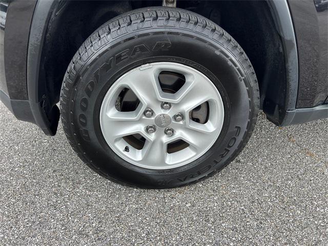 used 2016 Jeep Grand Cherokee car, priced at $13,981