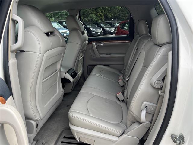 used 2009 Saturn Outlook car, priced at $6,981