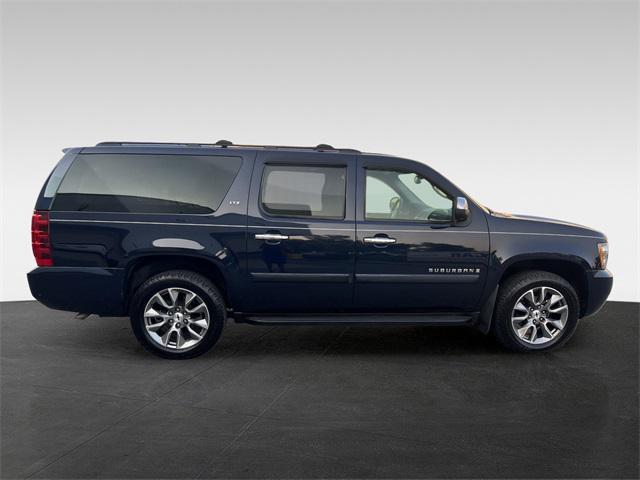 used 2007 Chevrolet Suburban car, priced at $11,000