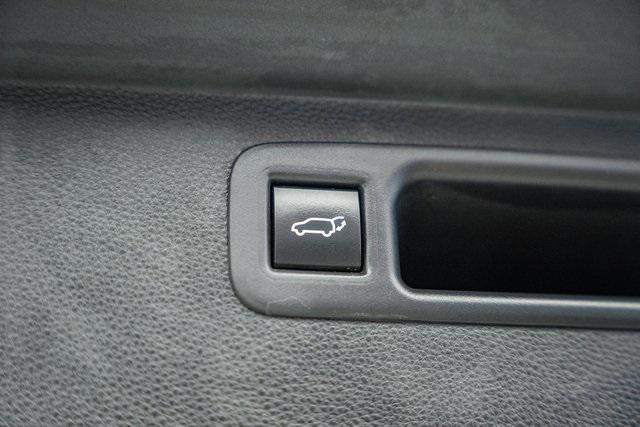 used 2022 Toyota Highlander car, priced at $37,565