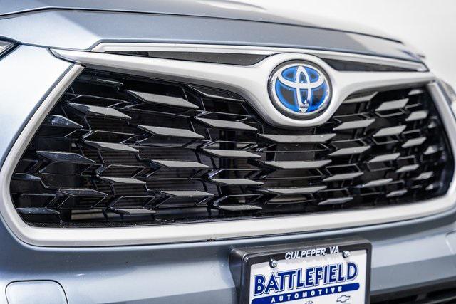 used 2022 Toyota Highlander Hybrid car, priced at $41,998