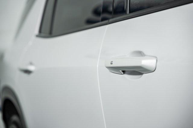 used 2024 Chevrolet Traverse car, priced at $53,995