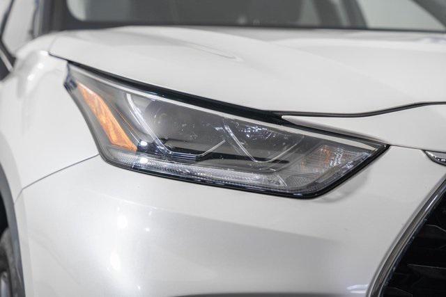 used 2021 Toyota Highlander Hybrid car, priced at $28,995