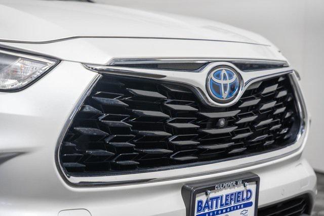 used 2021 Toyota Highlander Hybrid car, priced at $28,995