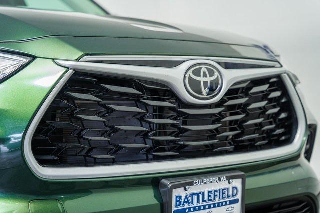 used 2024 Toyota Highlander car, priced at $43,995