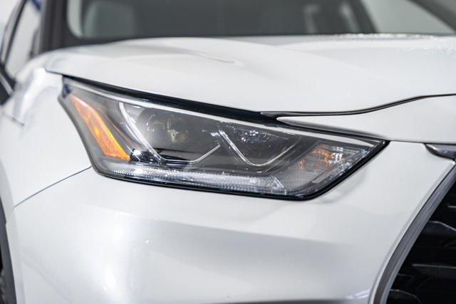 used 2022 Toyota Highlander Hybrid car, priced at $33,500