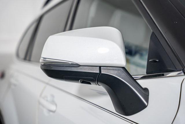 used 2022 Toyota Highlander Hybrid car, priced at $33,500