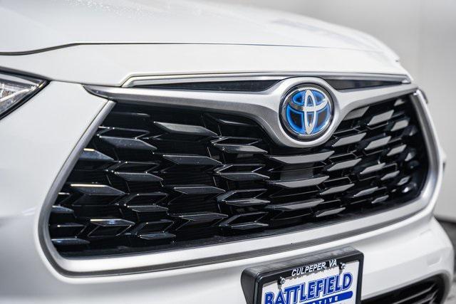 used 2022 Toyota Highlander Hybrid car, priced at $33,500