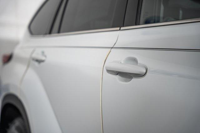 used 2022 Toyota Highlander Hybrid car, priced at $33,500