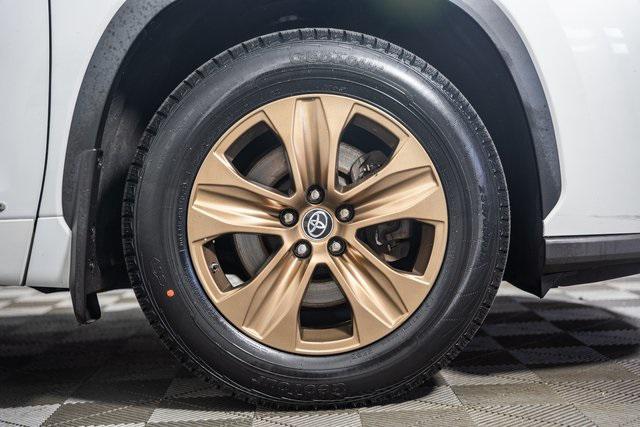 used 2022 Toyota Highlander Hybrid car, priced at $33,500