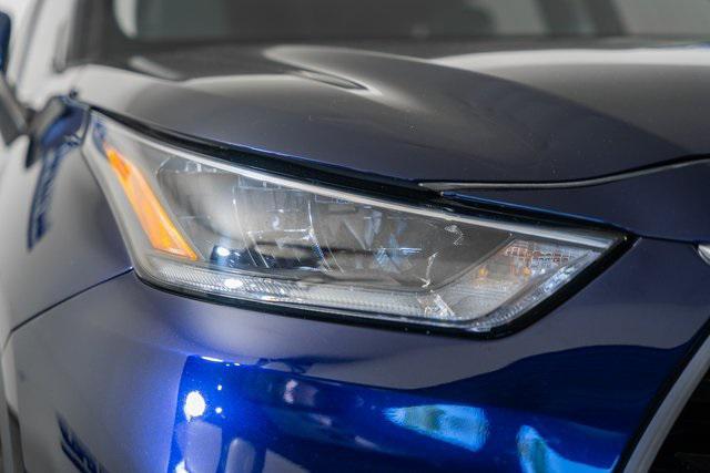 used 2020 Toyota Highlander Hybrid car, priced at $29,994