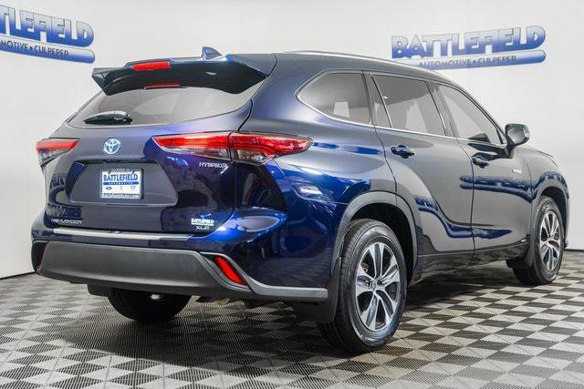 used 2020 Toyota Highlander Hybrid car, priced at $29,994