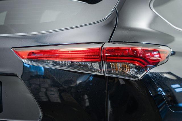 used 2020 Toyota Highlander car, priced at $23,995