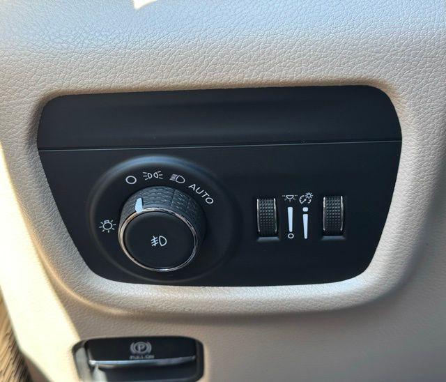 new 2025 Jeep Grand Cherokee car, priced at $40,627