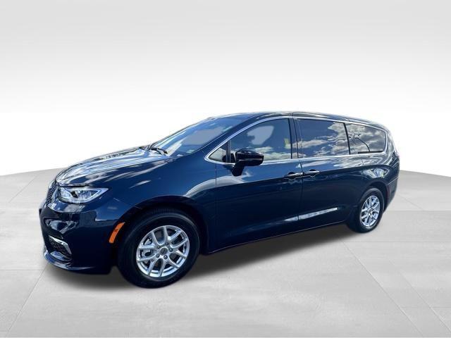 new 2025 Chrysler Pacifica car, priced at $42,426