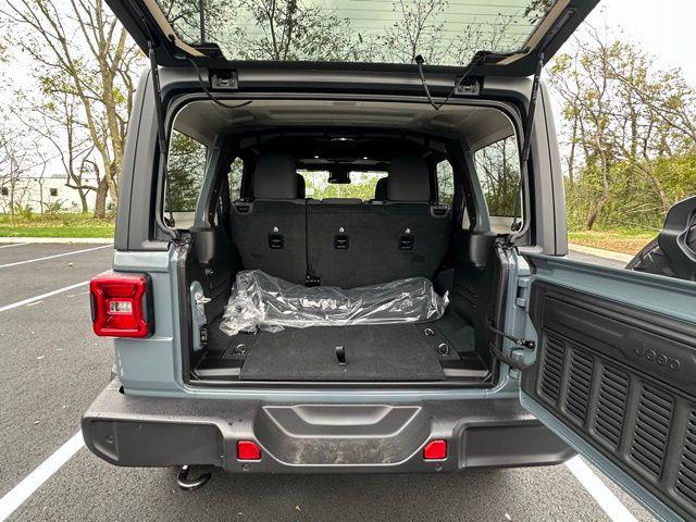 new 2025 Jeep Wrangler car