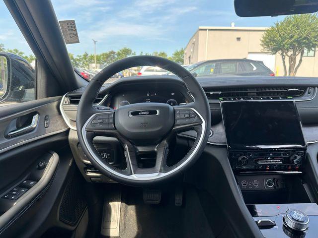 new 2025 Jeep Grand Cherokee car, priced at $43,586