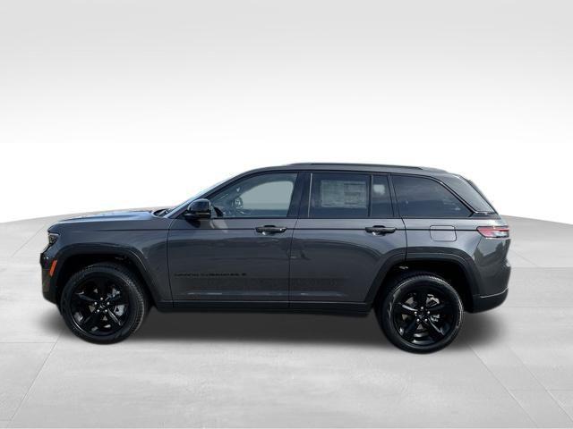 new 2025 Jeep Grand Cherokee car, priced at $43,586