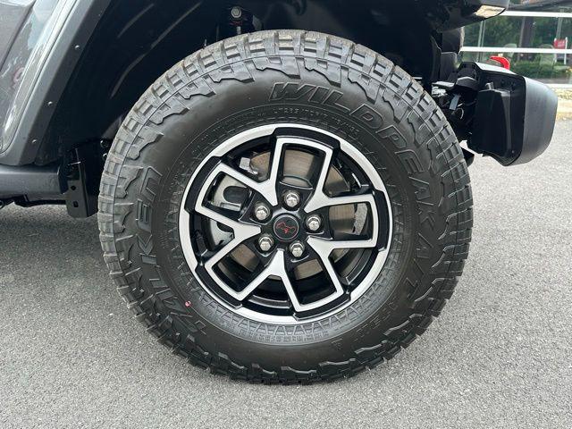 new 2025 Jeep Gladiator car, priced at $51,820