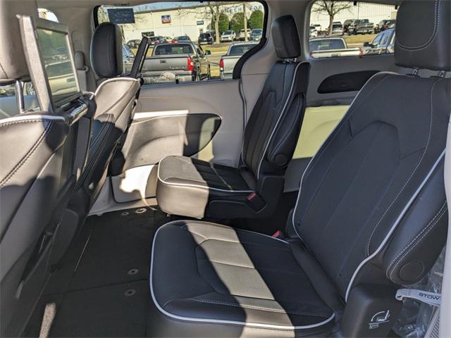 new 2024 Chrysler Pacifica car, priced at $51,264