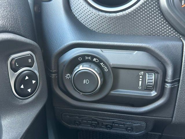 new 2025 Jeep Wrangler car, priced at $53,765