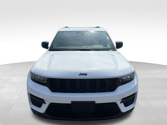 new 2025 Jeep Grand Cherokee car, priced at $39,074