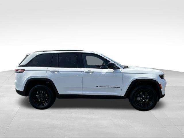 new 2025 Jeep Grand Cherokee car, priced at $39,074