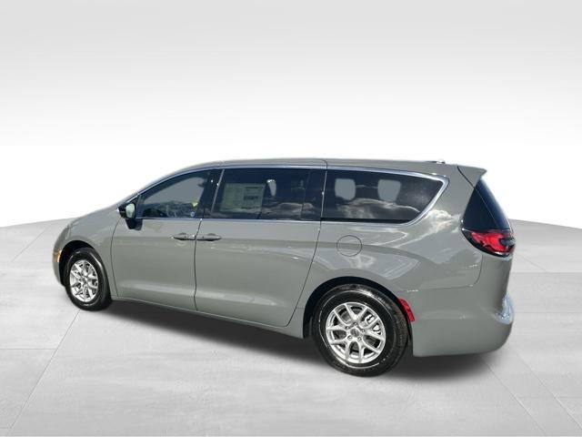 new 2025 Chrysler Pacifica car, priced at $42,426