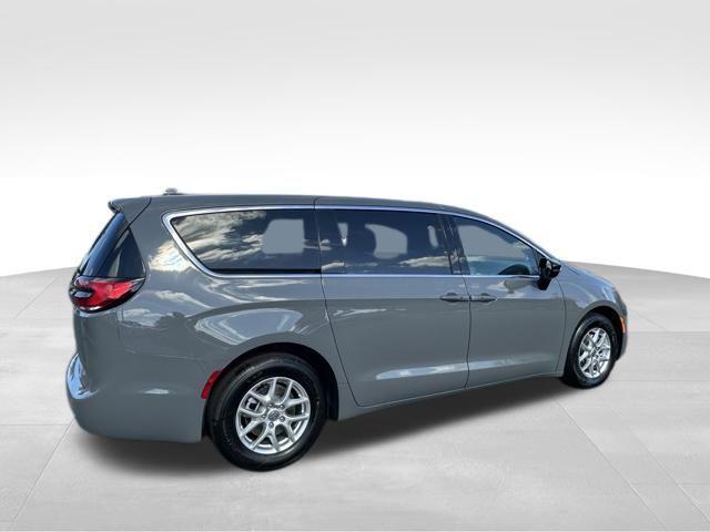 new 2025 Chrysler Pacifica car, priced at $42,426