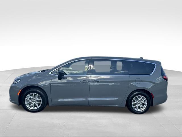 new 2025 Chrysler Pacifica car, priced at $42,426