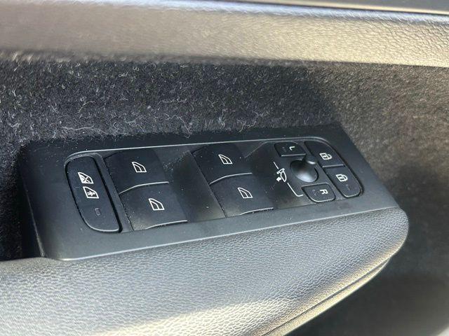 used 2020 Volvo XC40 car, priced at $19,890