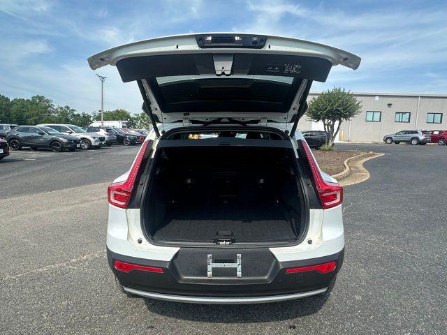 used 2020 Volvo XC40 car, priced at $19,890