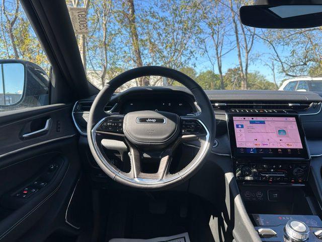 new 2025 Jeep Grand Cherokee car, priced at $55,165
