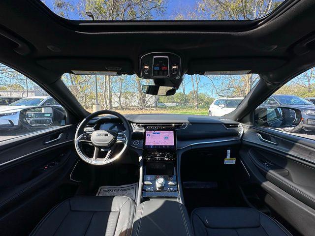 new 2025 Jeep Grand Cherokee car, priced at $55,165
