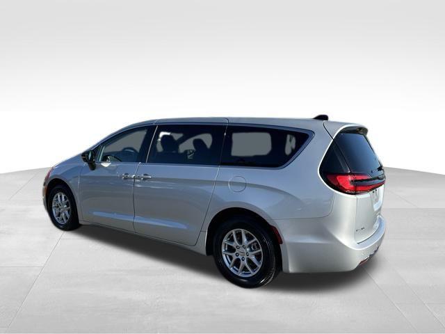 used 2024 Chrysler Pacifica car, priced at $33,890