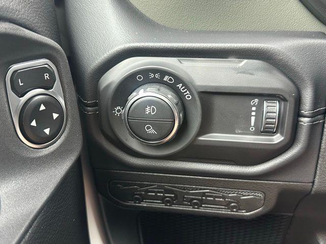 new 2025 Jeep Gladiator car, priced at $50,187