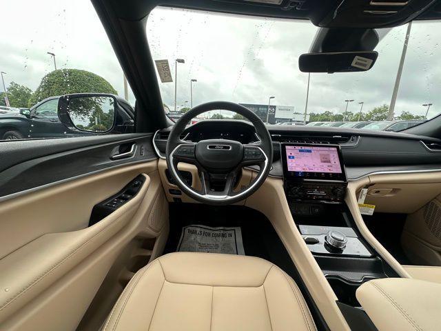 new 2025 Jeep Grand Cherokee car, priced at $41,158