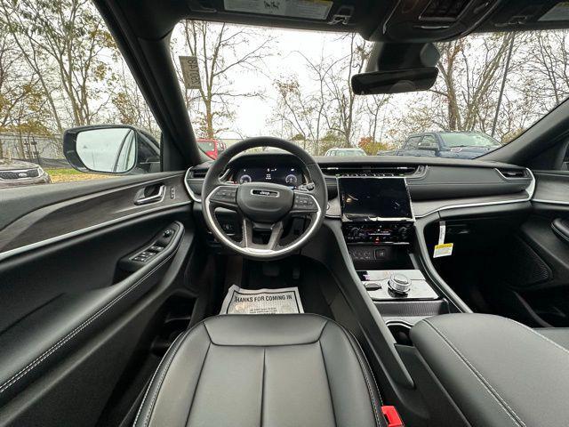 new 2025 Jeep Grand Cherokee car, priced at $49,901