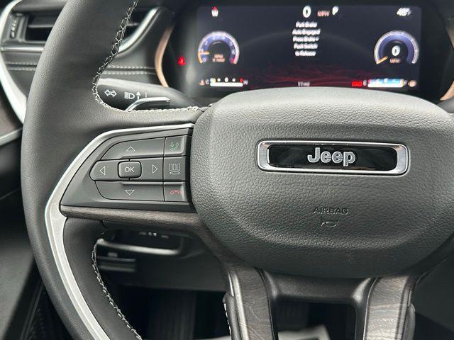 new 2025 Jeep Grand Cherokee car, priced at $49,901