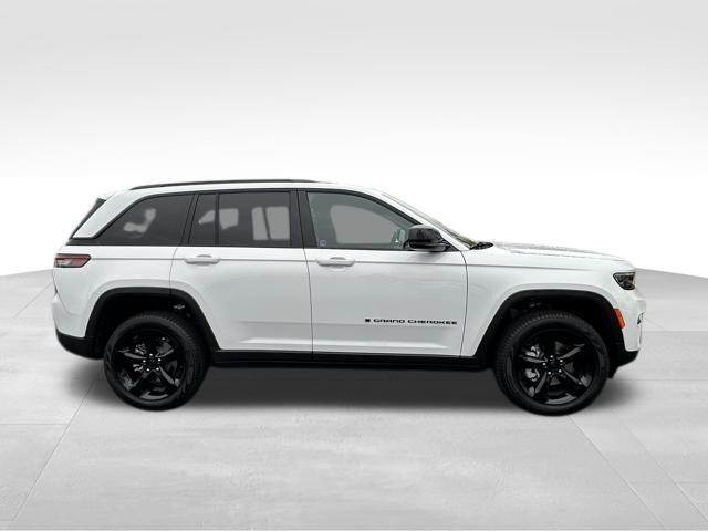 new 2025 Jeep Grand Cherokee car, priced at $49,901