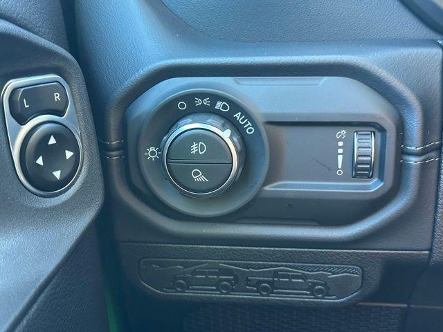 new 2025 Jeep Gladiator car, priced at $44,180