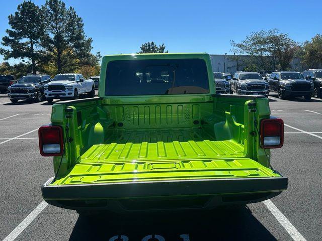new 2025 Jeep Gladiator car, priced at $44,180