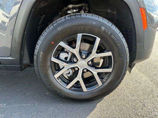 new 2025 Jeep Grand Cherokee car, priced at $44,282