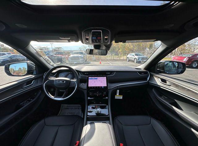 new 2025 Jeep Grand Cherokee car, priced at $44,282