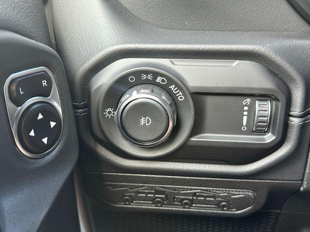 new 2025 Jeep Wrangler car, priced at $51,694