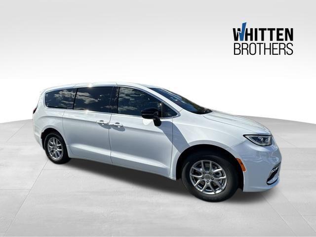 new 2025 Chrysler Pacifica car, priced at $42,480