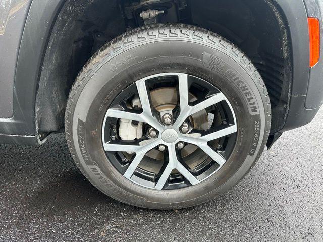 used 2025 Jeep Grand Cherokee car, priced at $40,490