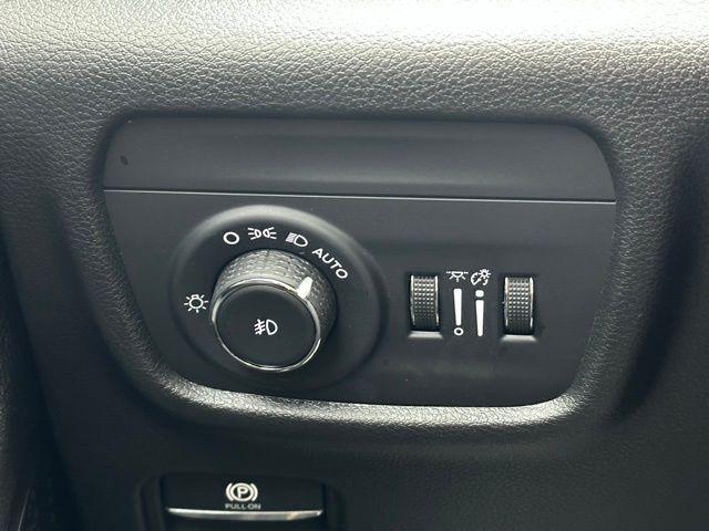 used 2025 Jeep Grand Cherokee car, priced at $40,490