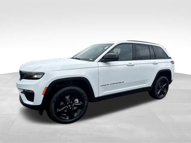 new 2025 Jeep Grand Cherokee car, priced at $49,720